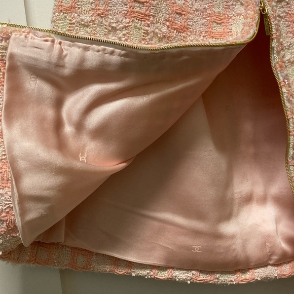 Chanel most iconic 1995 runway skirt - Picture 4 of 6